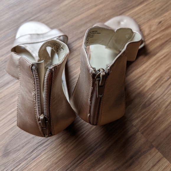 Nine West Gold Leather sandals - Picture 2 of 4